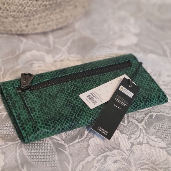 AIMEE KESTENBERG FOLD OVER SLIM WALLET IN EMERALD SNAKE NWT - Picture 5 of 8
